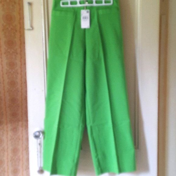 Mango Pants - Nwt Mango cropped flared green pants